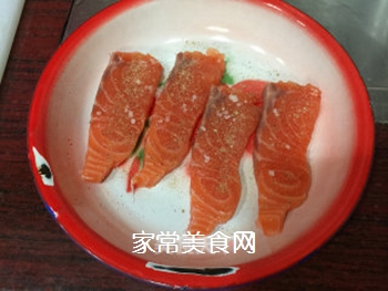 冬季滋补美食，柠檬烤大西洋文鱼