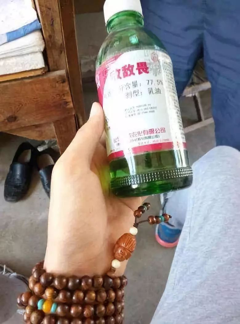 奶奶误用敌敌畏为孙女洗头，悲剧警示引发深思