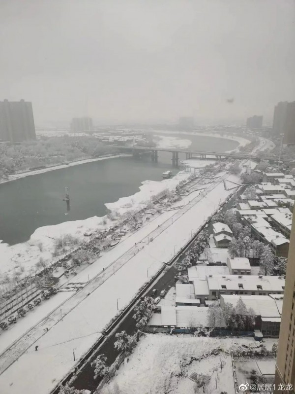 全国多地迎冬雪盛宴，人与雪的互动舞蹈