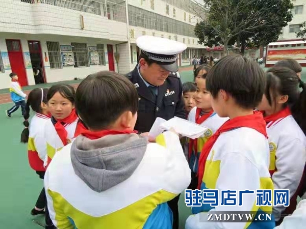 学生生病引发保安与救护车进校争议，生命权益引发关注