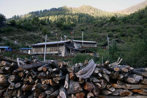 西藏地震紧急状况，五公里内七个村庄安危牵动人心