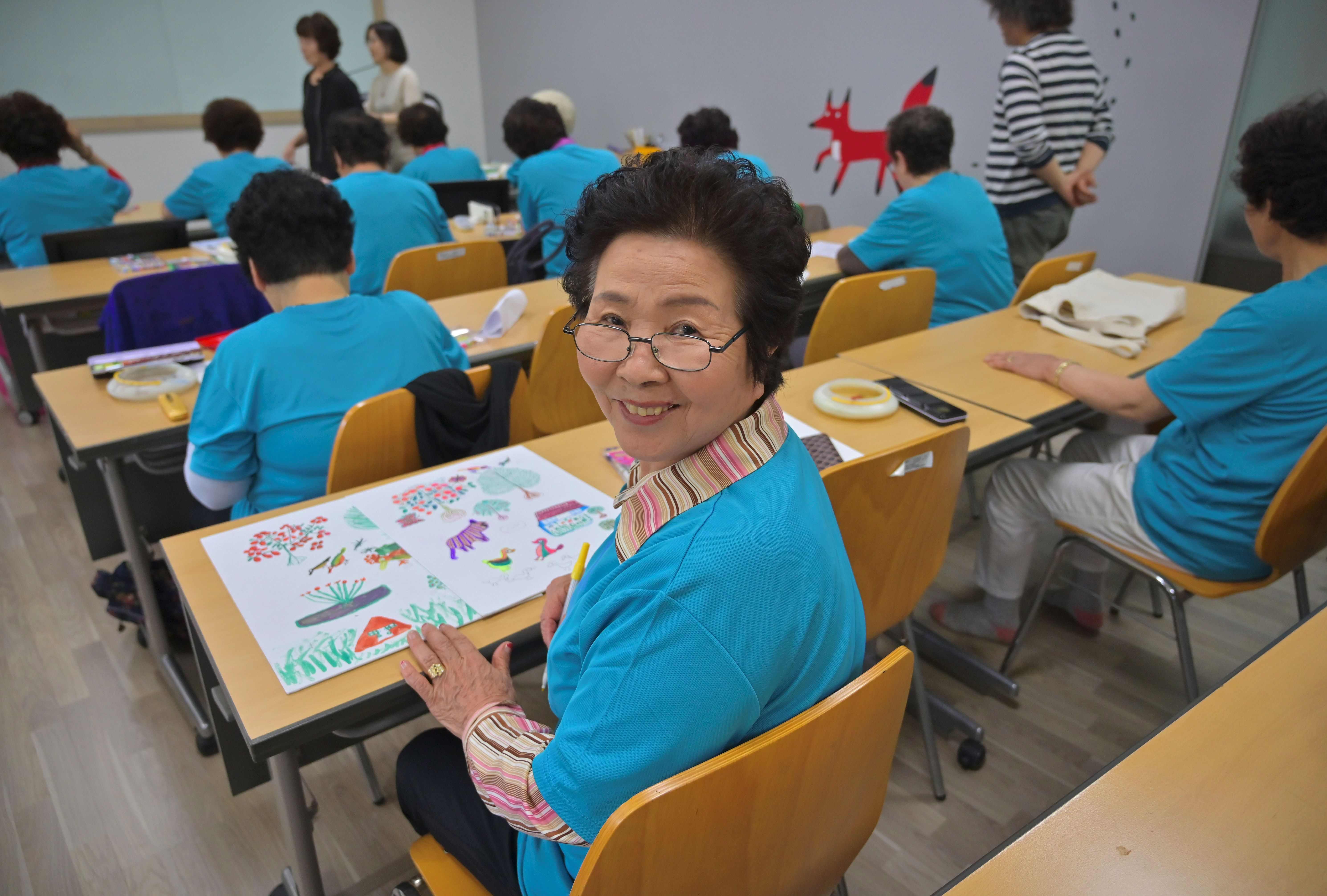 韩国面临老龄化挑战，老年人门槛提升至七十岁的新机遇与挑战