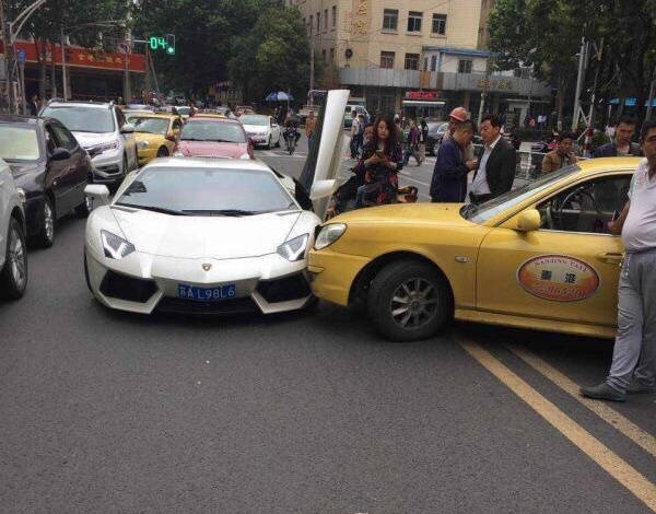 车祸后六天突然去世责任归属探讨