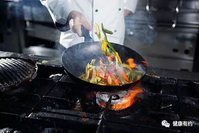 健康烹饪秘诀，避免油冒烟再炒菜