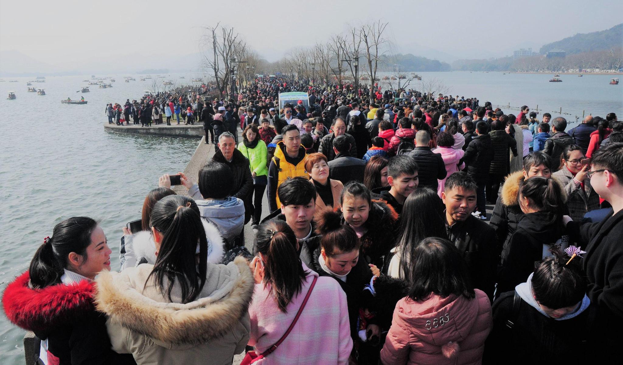 外滩西湖兵马俑，壮丽景象吸引亿万人潮